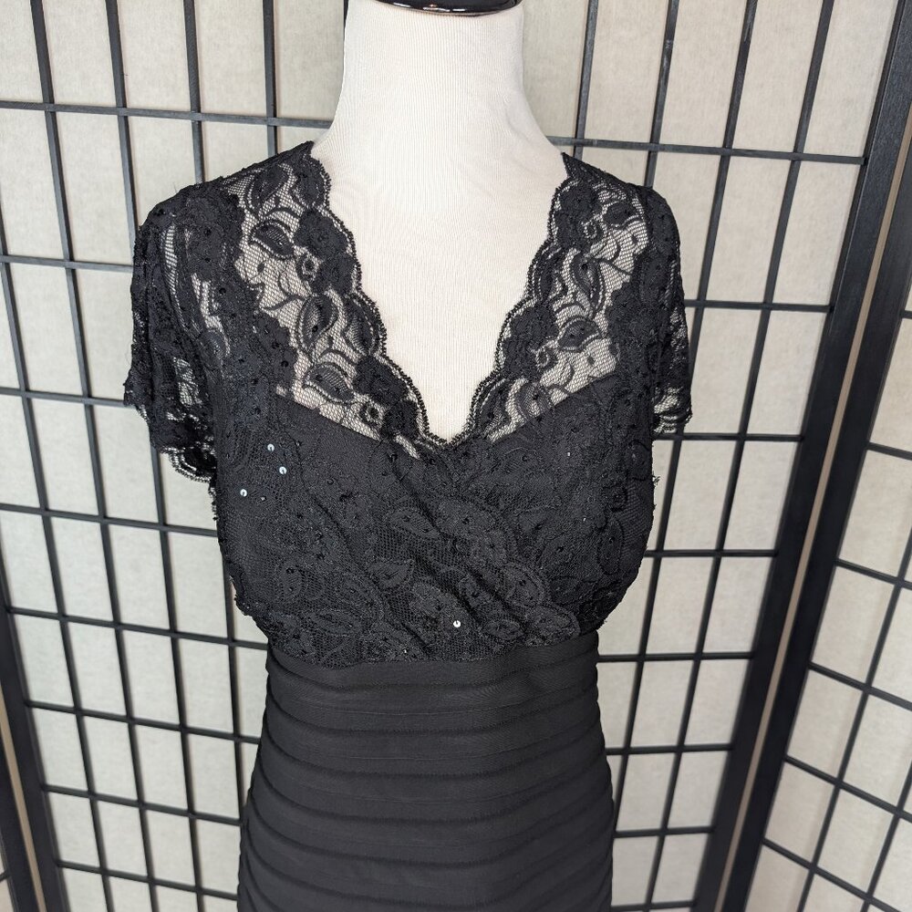 Black lace detailed Betsy & Adam dress, size 16W